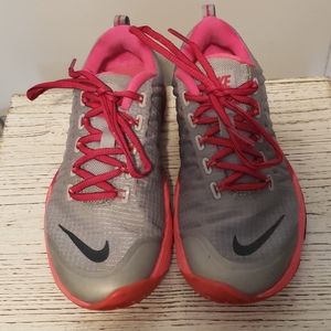 Nike womens Lunar Cross Element Running shoes